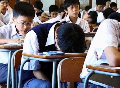 河北初二老师上课吃瓜,河北初二老师上课吃瓜引热议